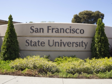 the front sign welcoming to san francisco state