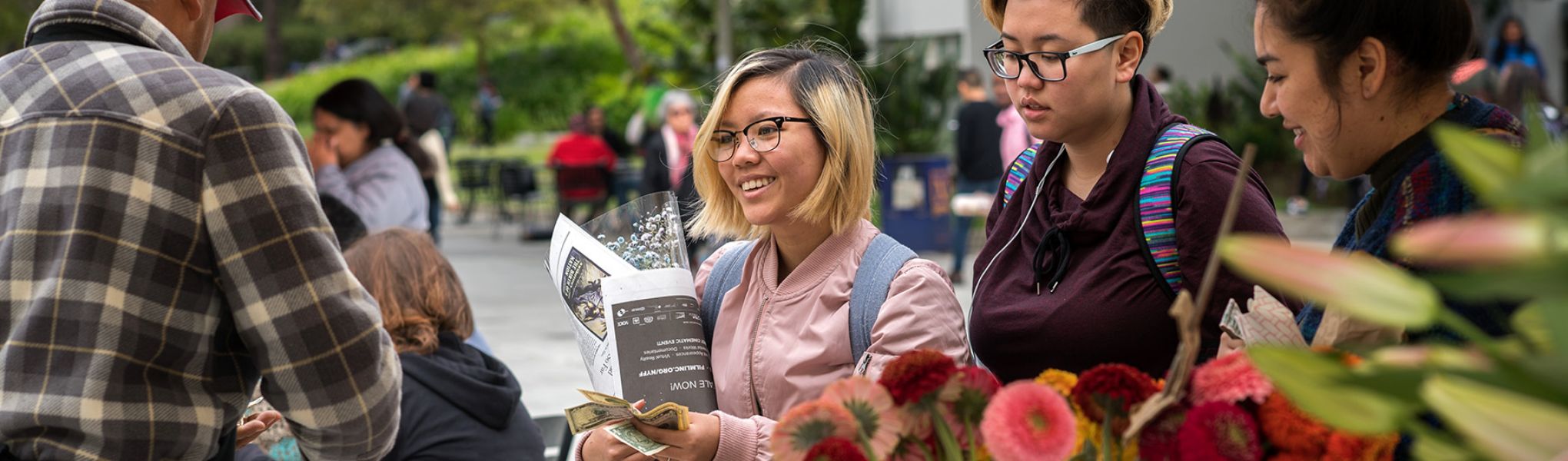 students at vendor tent on centennial walkway