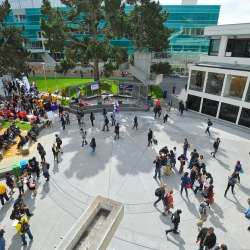 students walking through the main quad at SFSU
